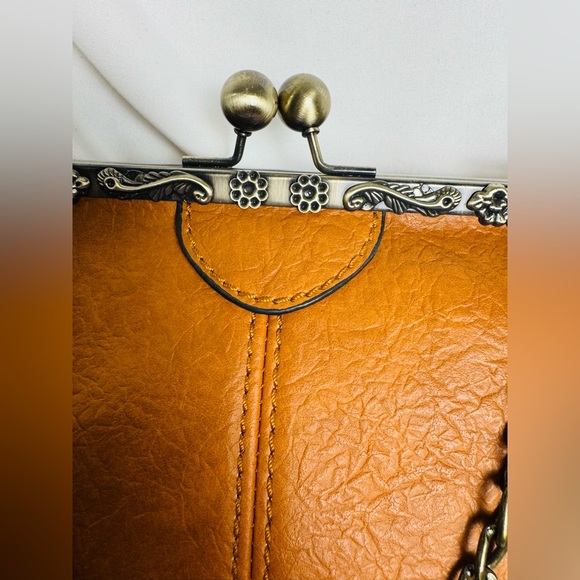 Vintage Style Handbag with kiss lock - Picture 4 of 11